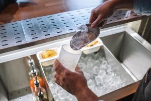 Restaurant Ice Machine Repair: How Do You Know When to Call in the Pros?